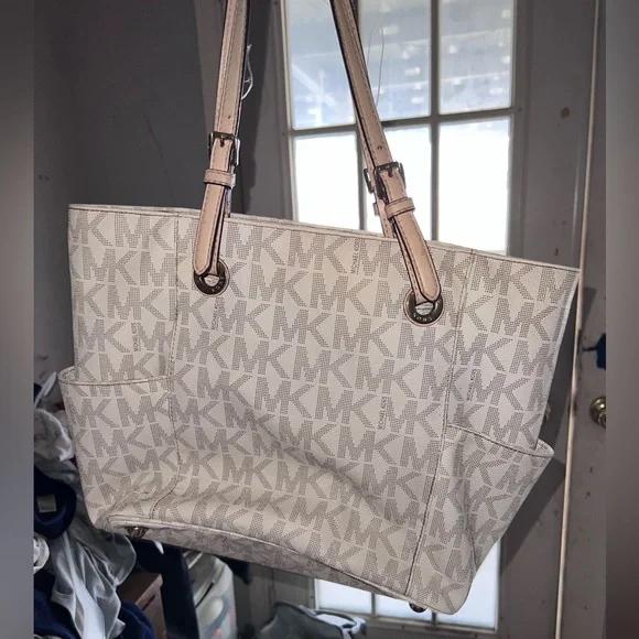 MICHAEL Michael Kors | Bags | Selling My Michael Kors  display picture 1